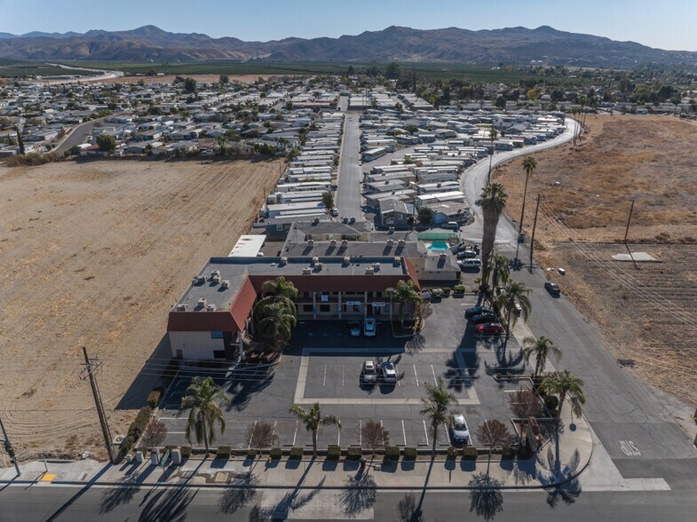43613 Ca-74, Hemet, CA à louer - Photo du bâtiment - Image 2 de 11