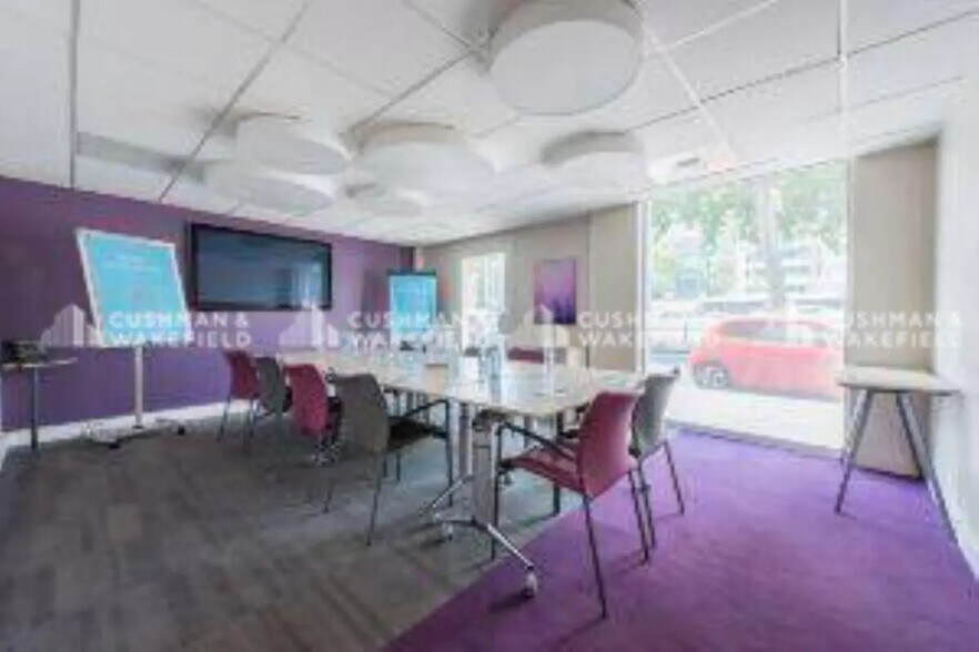 60 Avenue Charles De Gaulle, Neuilly-sur-Seine à louer - Photo du bâtiment - Image 3 de 14