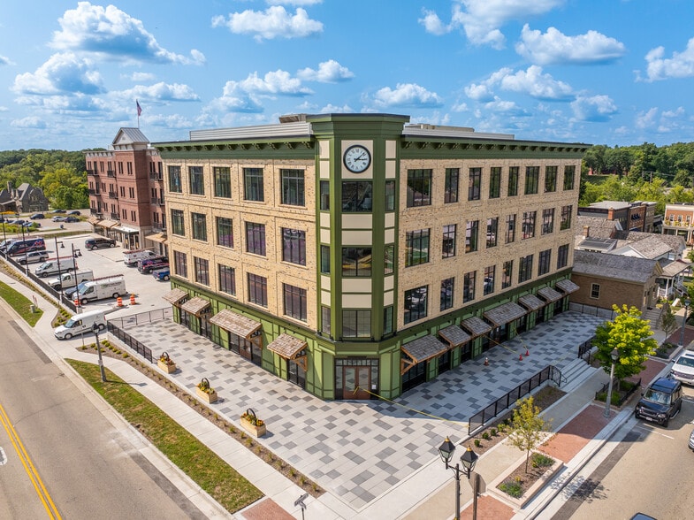 525 Main St, Delafield, WI for lease - Building Photo - Image 2 of 10