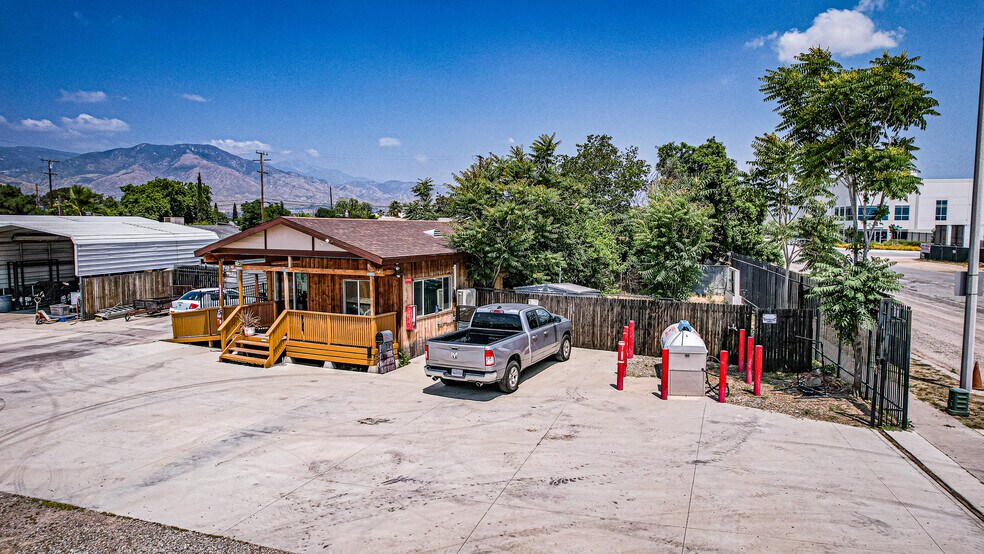 26068 5th St, San Bernardino, CA à vendre - Photo du bâtiment - Image 3 de 14