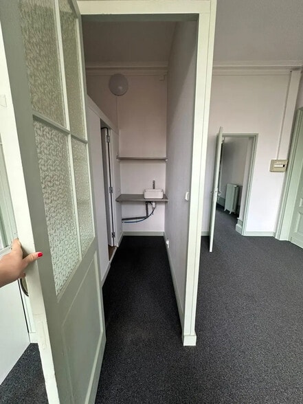 15 Rue Lafaurie De Monbadon, Bordeaux for lease - Interior Photo - Image 3 of 7