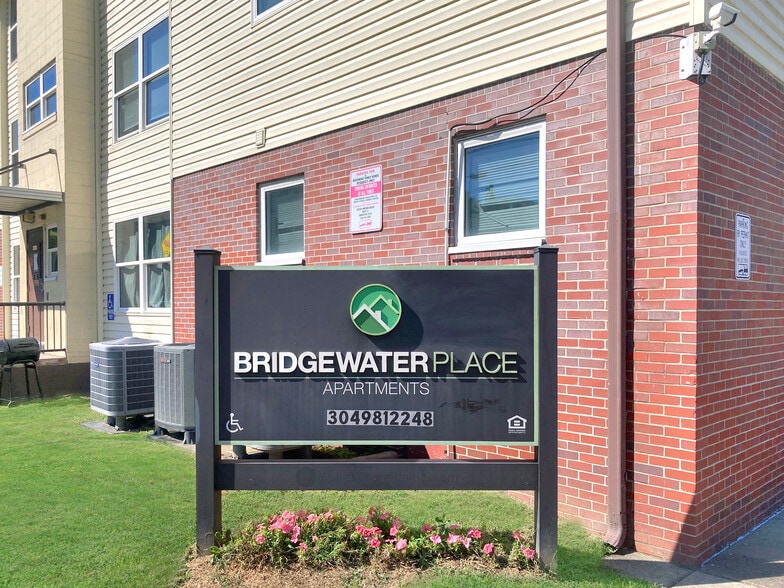 800 4th Ave, Montgomery, WV for sale - Building Photo - Image 2 of 7