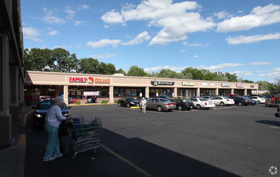 38-40 Tunxis Ave, Bloomfield, CT à louer - Photo du bâtiment - Image 2 de 15