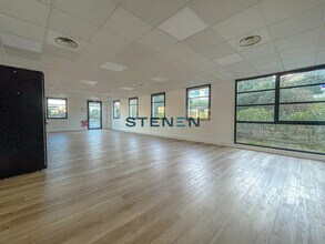Office in Aix-en-Provence for lease Interior Photo- Image 2 of 9