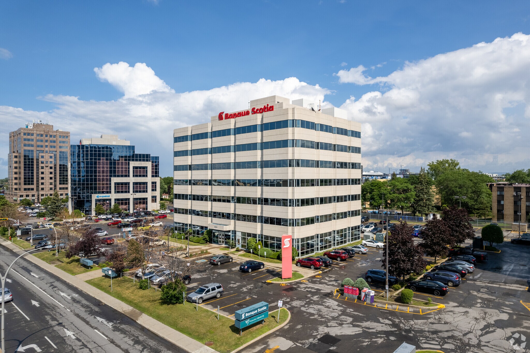 3090 Boul Le Carrefour, Laval, QC for lease Building Photo- Image 1 of 6