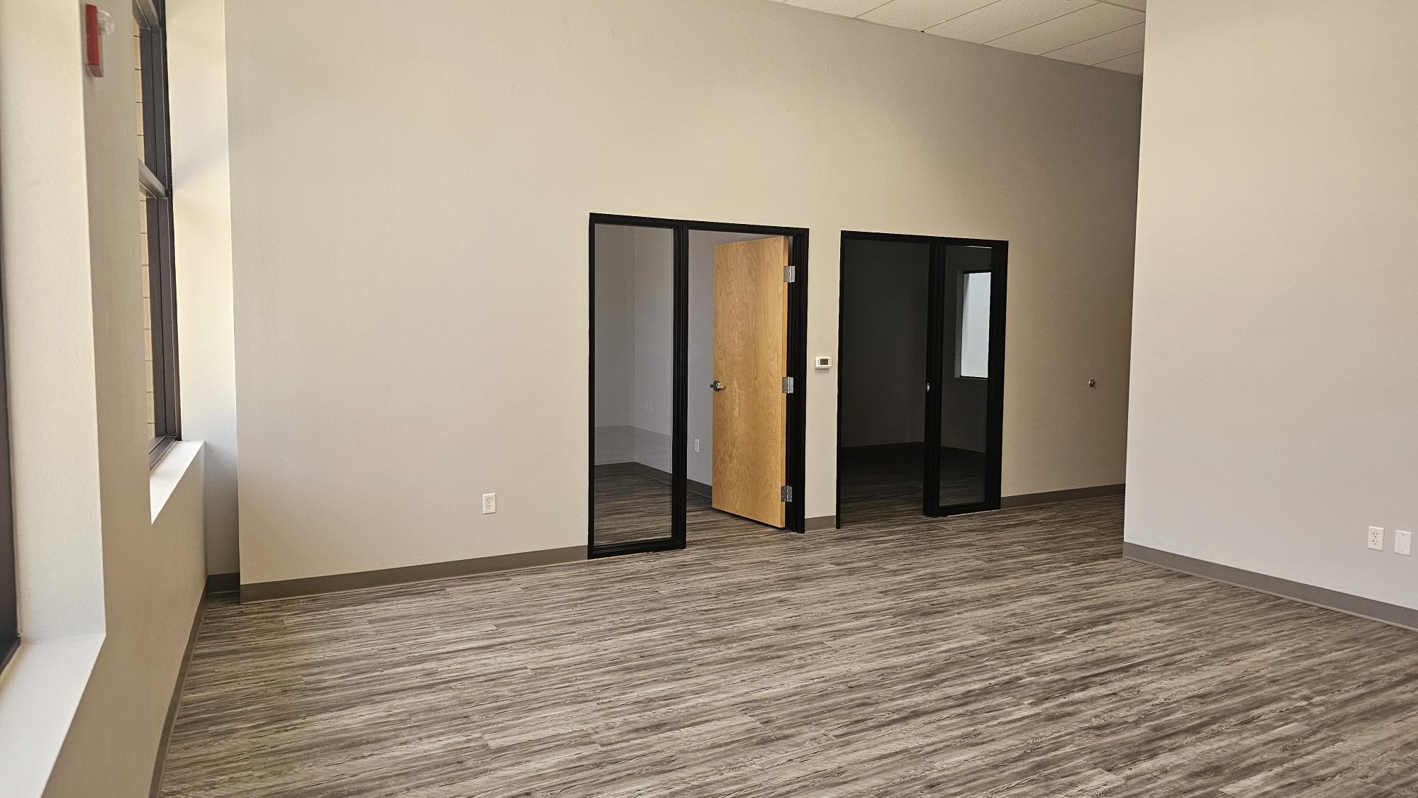 1050 N Fairway Dr, Avondale, AZ for lease Interior Photo- Image 1 of 6
