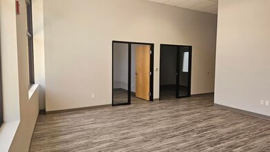1050 N Fairway Dr, Avondale, AZ for lease Interior Photo- Image 1 of 6