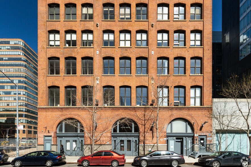 555 W 25th St, New York, NY à louer - Photo du bâtiment - Image 1 de 4