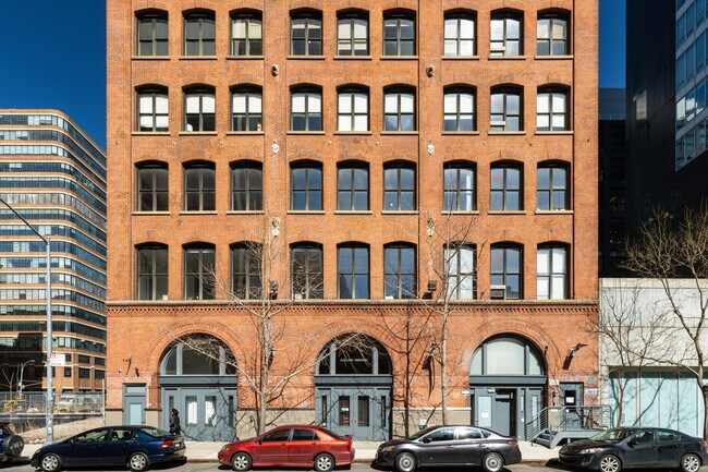 Plus de détails pour 555 W 25th St, New York, NY - Bureau à louer