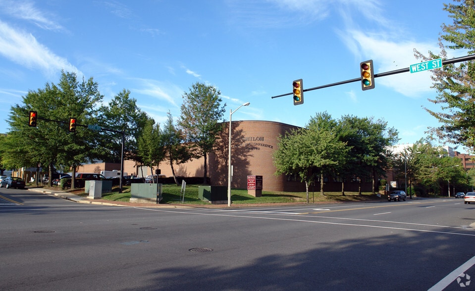 1400 Duke St, Alexandria, VA à louer - Photo du bâtiment - Image 3 de 4