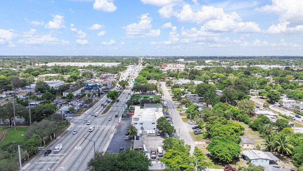 1535 W Sunrise Blvd, Fort Lauderdale, FL à louer - Photo du bâtiment - Image 2 de 7