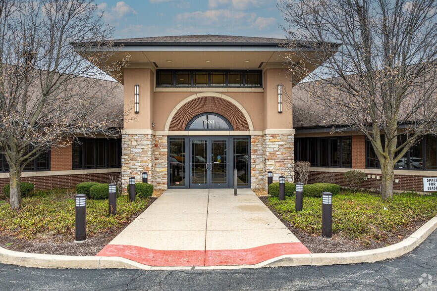 903 N 129th Infantry Dr, Joliet, IL à vendre - Photo du bâtiment - Image 2 de 20