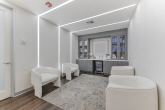 462 N Linden Dr, Beverly Hills, CA for lease Interior Photo- Image 2 of 12