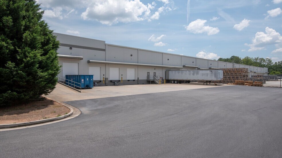 230 Johnson Rd, Forest Park, GA à louer - Photo du bâtiment - Image 2 de 9