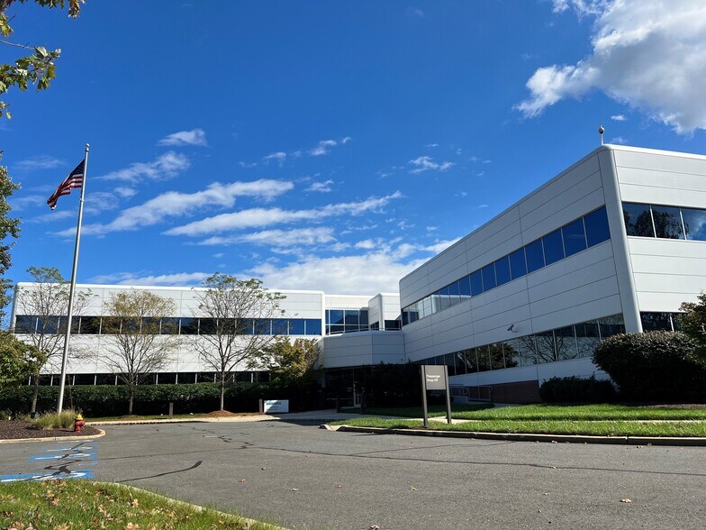 755 College Rd E, Princeton, NJ à louer - Photo du bâtiment - Image 1 de 7