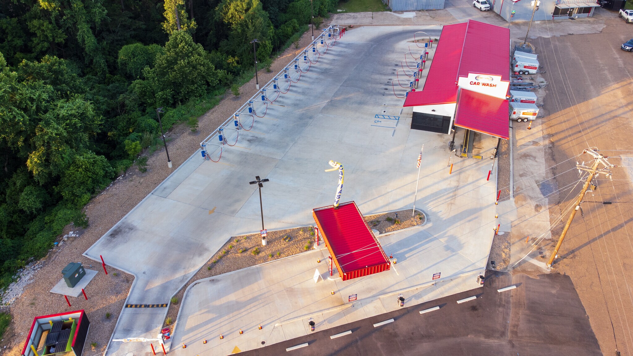 Patriot Express Car Wash Portfolio portefeuille de 2 propriétés à vendre sur LoopNet.ca Photo du bâtiment- Image 1 de 17