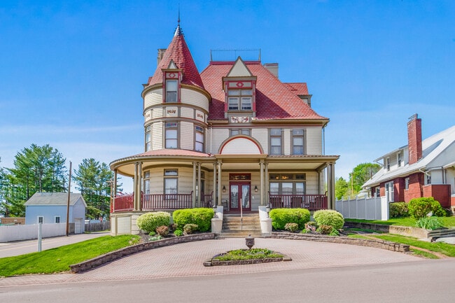 Plus de détails pour 301 Meyers Ave, Meyersdale, PA - Services hôteliers à vendre