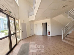 5 Rue Paul Henri Spaak, Saint-Thibault-des-Vignes à louer Photo du bâtiment- Image 1 de 2