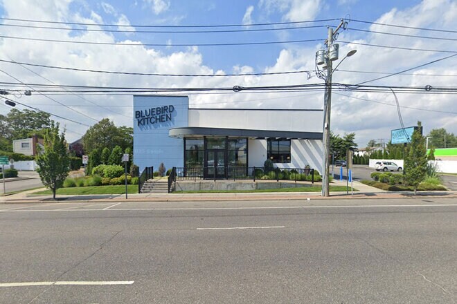 2405 Merrick Rd, Bellmore, NY à louer - Photo principale - Image 1 de 1