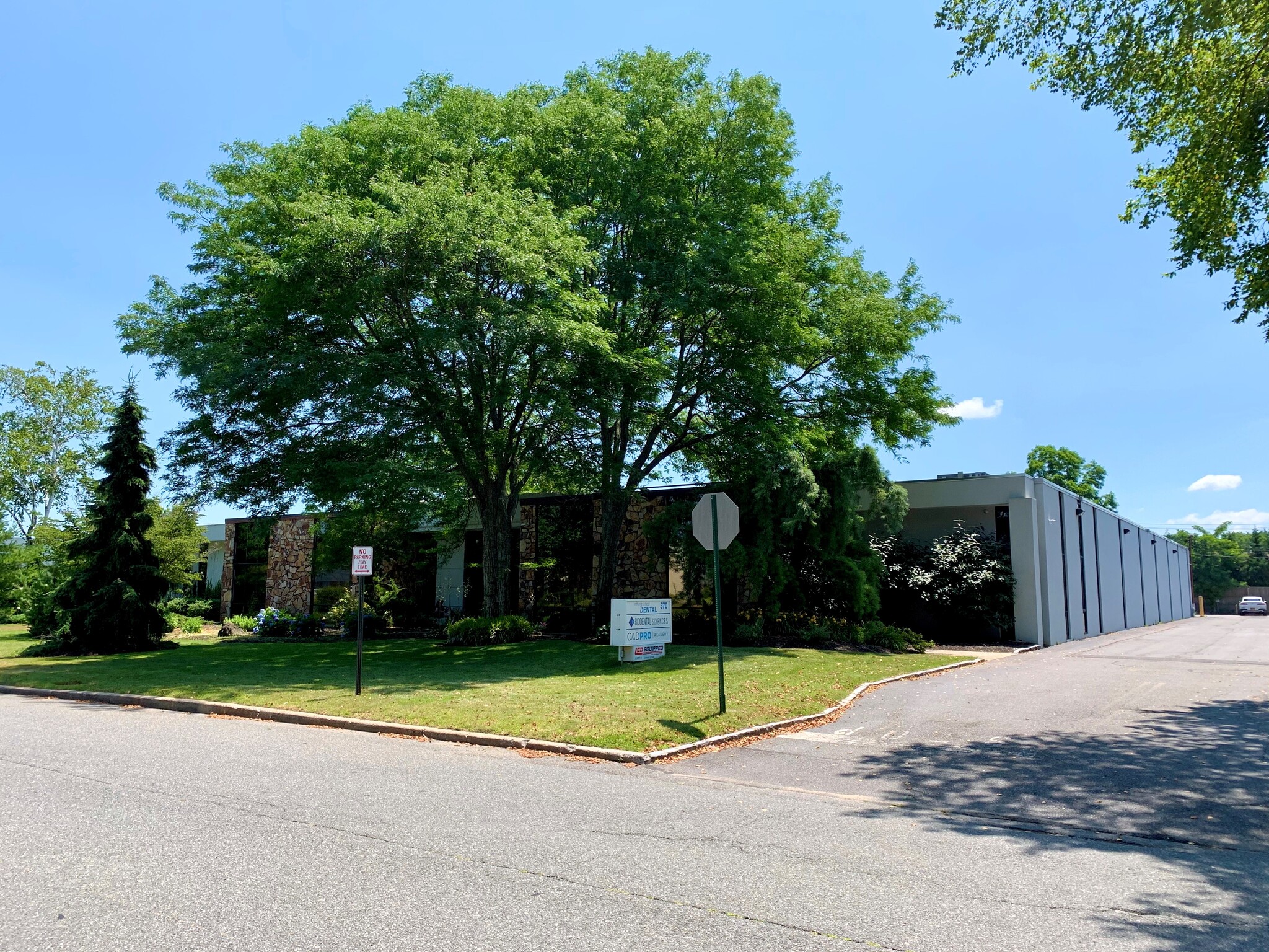 370 Crossways Park Dr, Woodbury, NY for lease Building Photo- Image 1 of 13