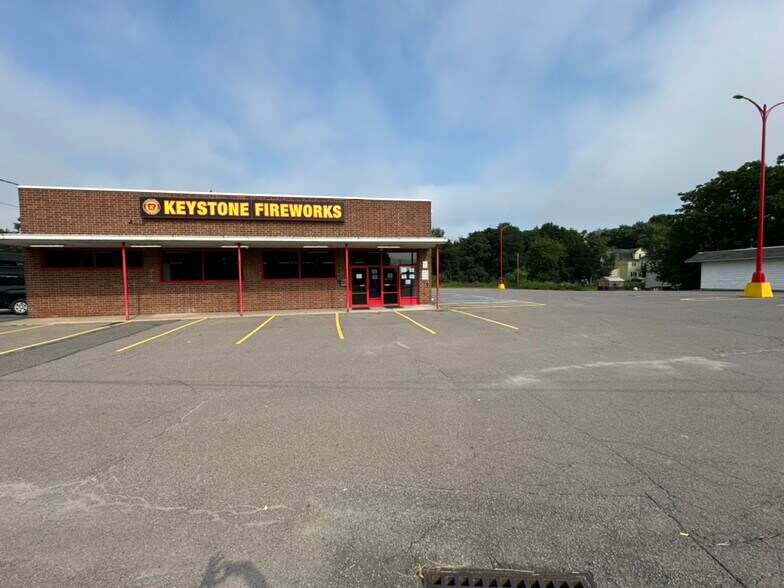 651 Carey Ave, Hanover Township, PA à louer - Photo du bâtiment - Image 2 de 15