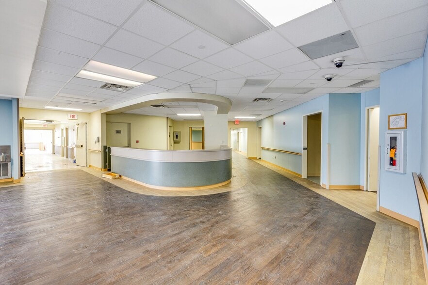 5121 Raytown Rd, Kansas City, MO for sale - Interior Photo - Image 2 of 6