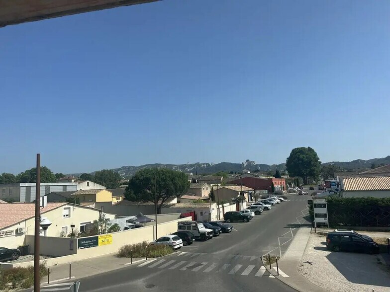 Bureau dans Saint-Rémy-de-Provence à louer - Photo du bâtiment - Image 3 de 3