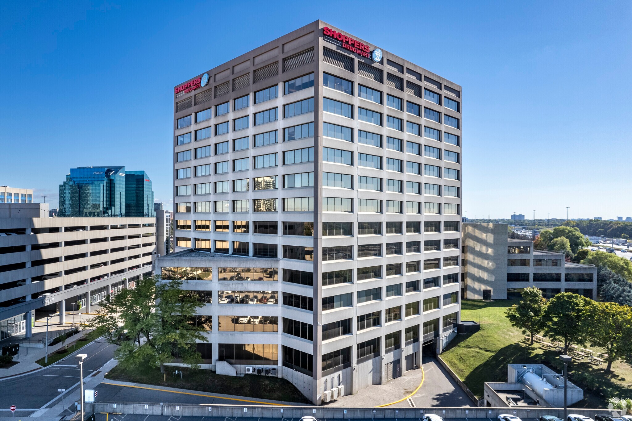 243 Consumers Rd, Toronto, ON à louer Photo du bâtiment- Image 1 de 22