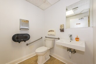 1967 Lincoln Hwy, Edison, NJ à louer Photo intérieure- Image 2 de 11