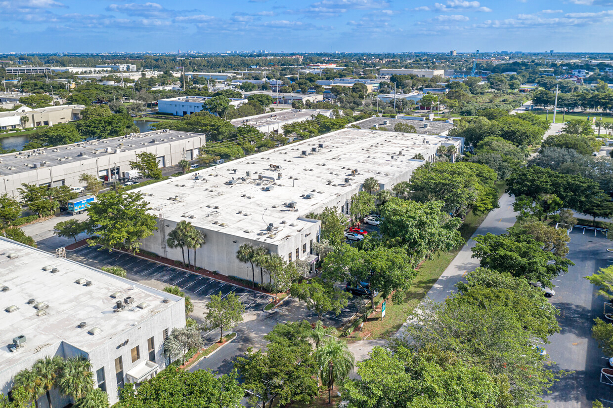 2201 Nw 30th Pl, Pompano Beach, FL for lease Aerial- Image 1 of 1