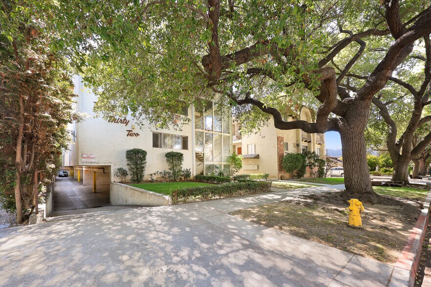 332 Riverdale Dr, Glendale, CA à vendre - Photo du bâtiment - Image 3 de 44