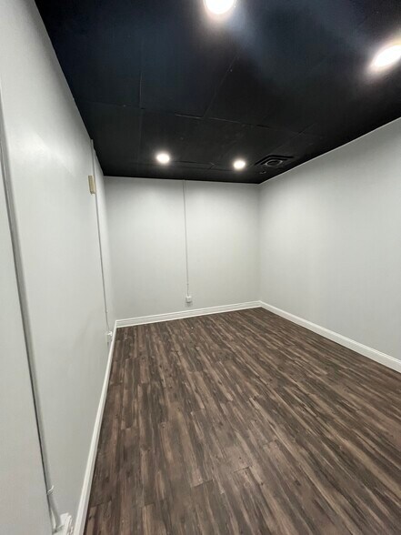 7216 N Keystone Ave, Indianapolis, IN à louer - Photo du bâtiment - Image 3 de 8