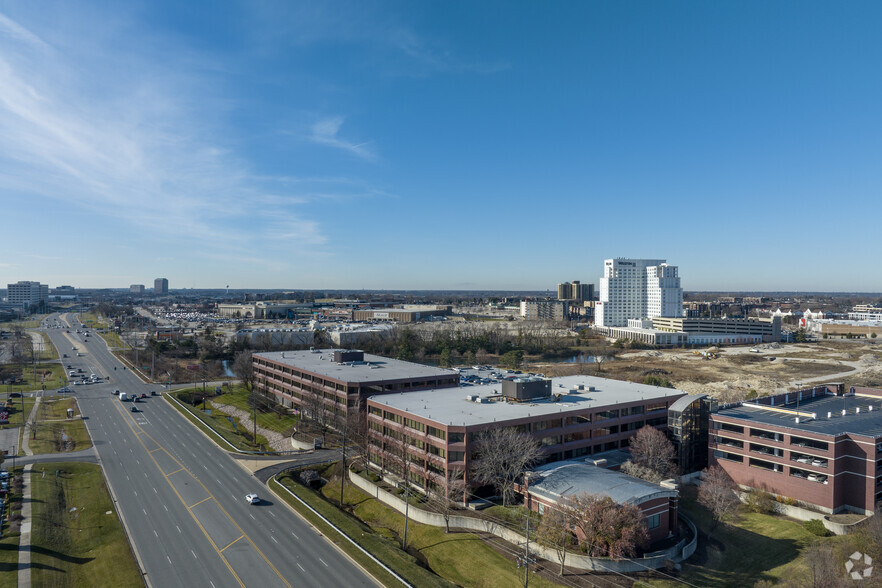 720 E Butterfield Rd, Lombard, IL for lease - Aerial - Image 3 of 6