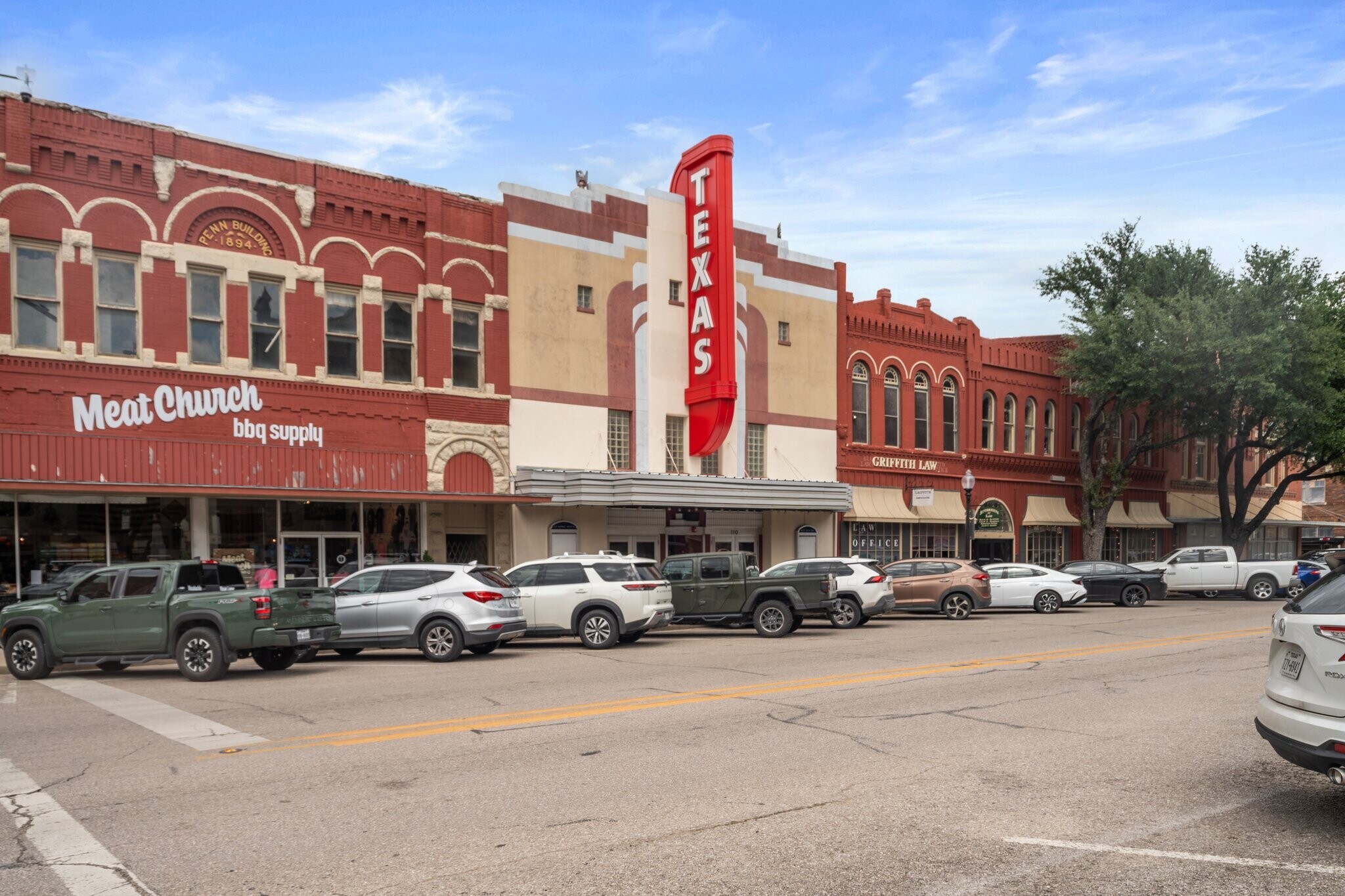 110 W Main St, Waxahachie, TX à louer Photo du bâtiment- Image 1 de 31