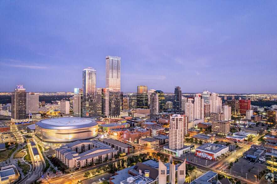 10308 103 St NW, Edmonton, AB à vendre - Aérien - Image 2 de 7