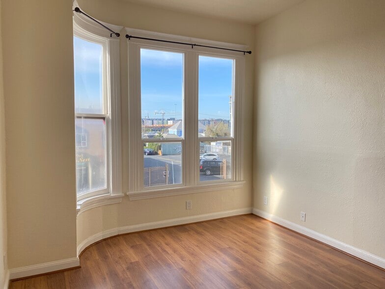 1136 E 12th St, Oakland, CA for sale - Building Photo - Image 3 of 21