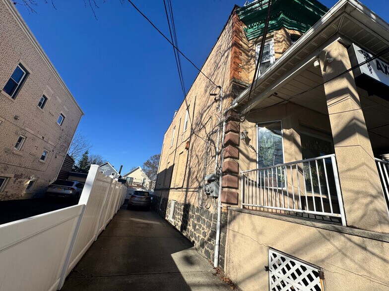 7633 Kennedy Blvd, North Bergen, NJ for lease - Building Photo - Image 2 of 3