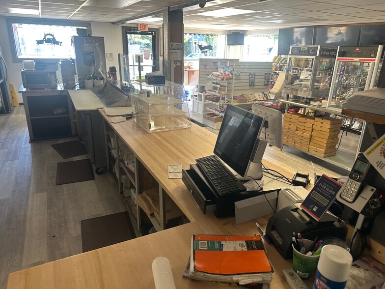 2 Chadborne Rd, Sebago Lake, ME for sale - Building Photo - Image 3 of 10