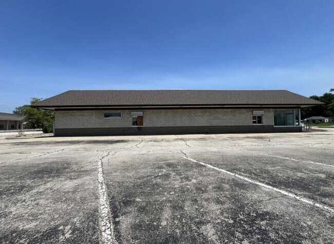 Plus de détails pour 2799 N 22nd St, Decatur, IL - Commerce de détail aux enchères