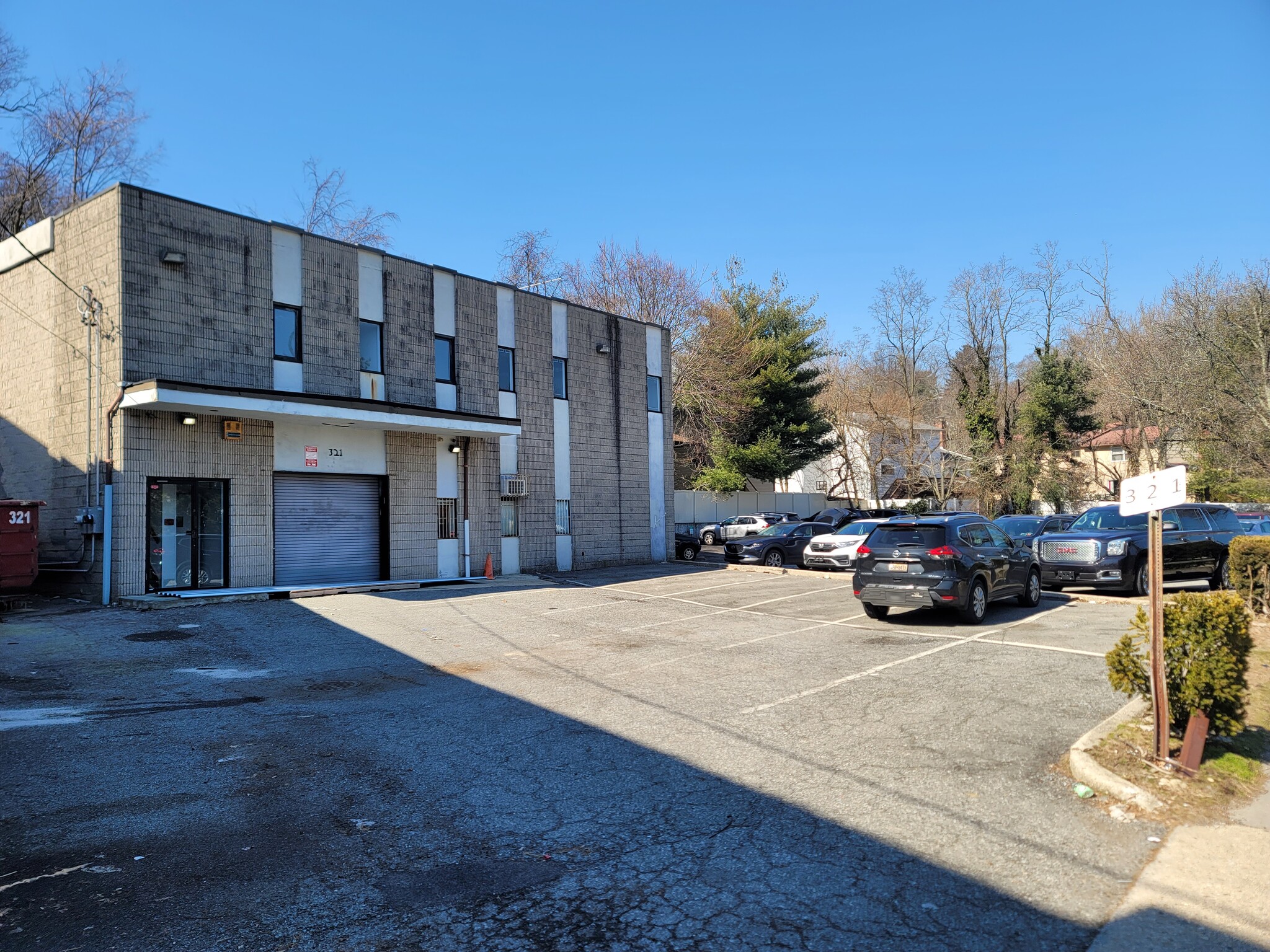 319-321 E Shore Rd, Great Neck, NY for lease Building Photo- Image 1 of 11