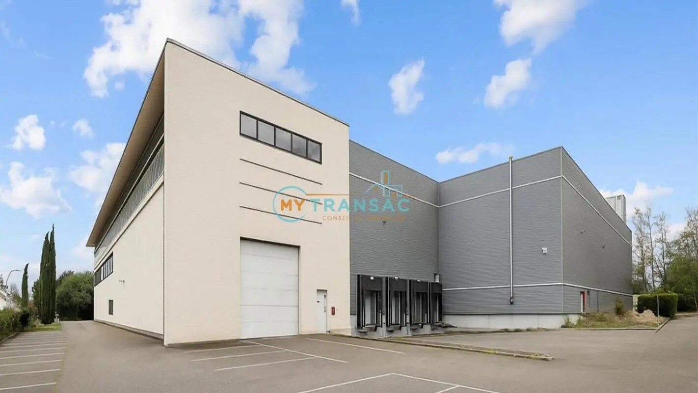 Industrial in Romainville for lease Building Photo- Image 1 of 3