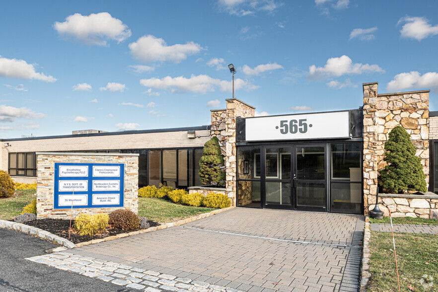 565 Broadhollow Rd, Farmingdale, NY for lease - Building Photo - Image 1 of 10