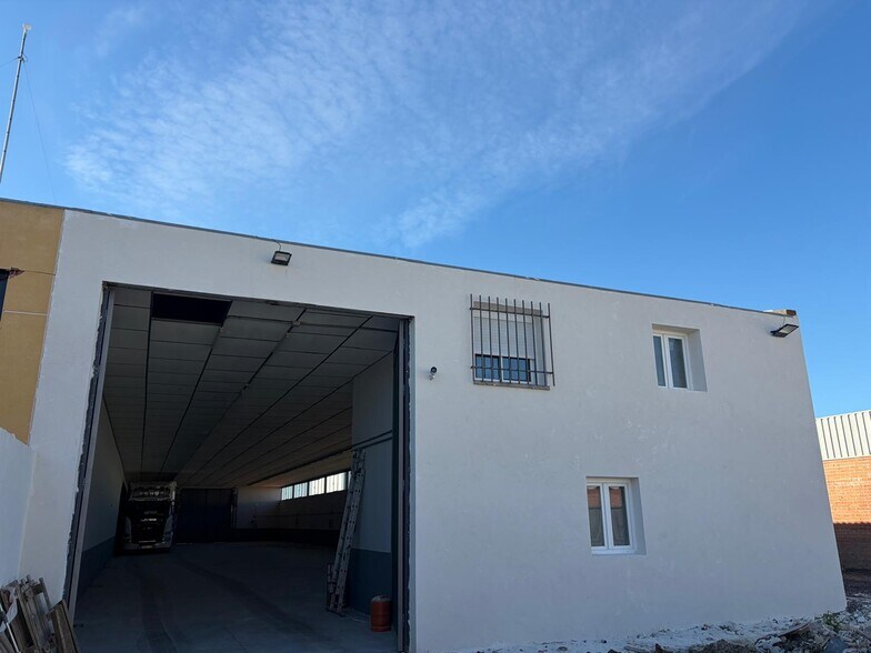 Industriel dans Huecas, Toledo à louer - Photo du bâtiment - Image 2 de 22
