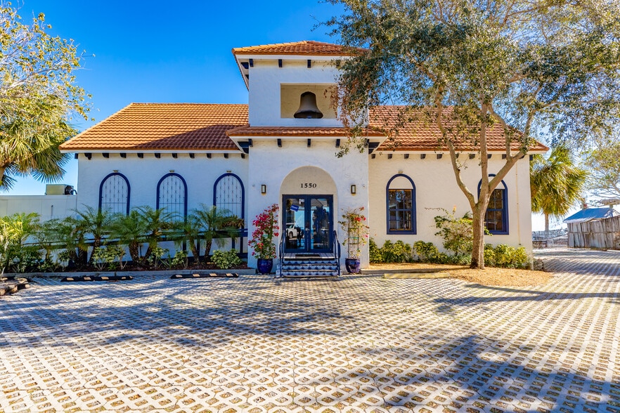 1550 Indian River Dr, Sebastian, FL for sale - Primary Photo - Image 1 of 30