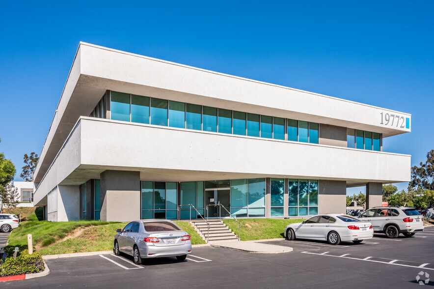 19772 MacArthur Blvd, Irvine, CA for lease - Building Photo - Image 1 of 28