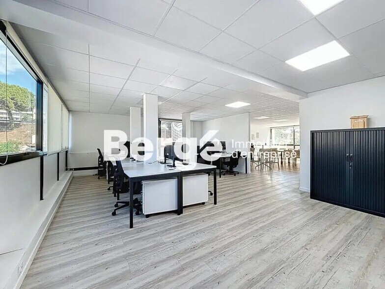 Office in Saint-Laurent-du-Var for lease - Interior Photo - Image 1 of 18