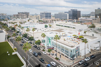 327-331 N Beverly Dr, Beverly Hills, CA - Aérien  Vue de la carte - Image1