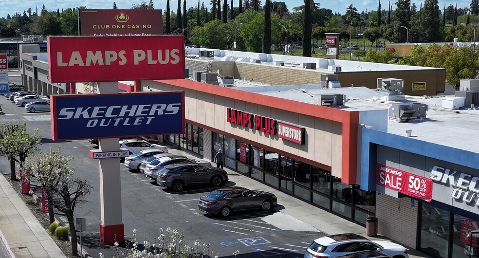 84 E Shaw Ave, Fresno, CA à louer - Photo du bâtiment - Image 2 de 3