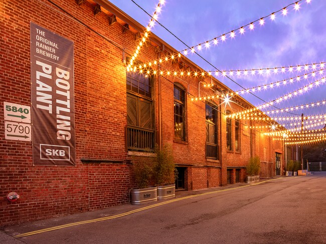 Plus de détails pour 5840-5890 Airport Way S, Seattle, WA - Local d'activités à louer