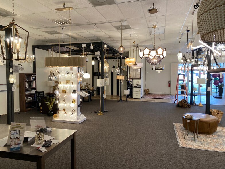 2333 N Pleasantburg Dr, Greenville, SC à louer - Photo du bâtiment - Image 3 de 5